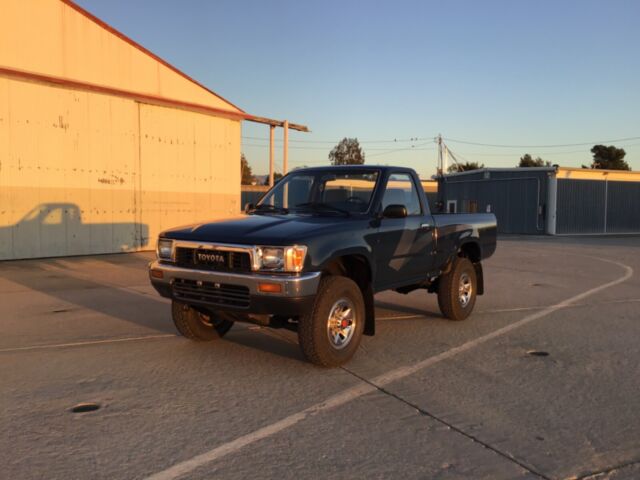 1989 Toyota Pickup DLX