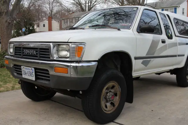 1989 Toyota Pickup DX, 4-cylinder, 4WD DX