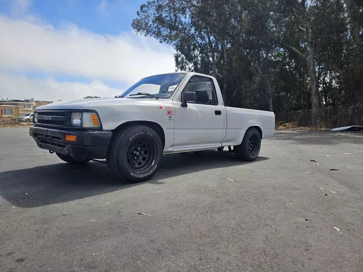 1989 Toyota Pickup 1/2 TON SHORT WHEELBASE DLX