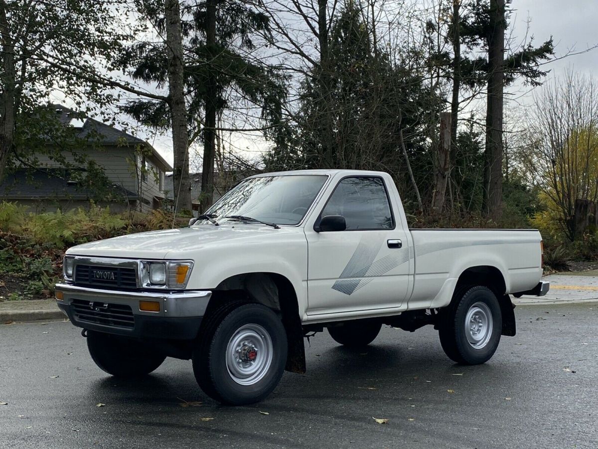 1989 Toyota Pickup 1/2 TON SHORT WHEELBASE DLX
