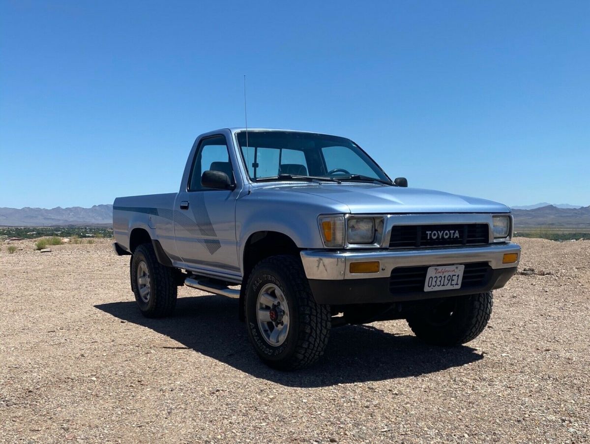 1989 Toyota Tacoma 1/2 TON SHORT WHEELBASE DLX