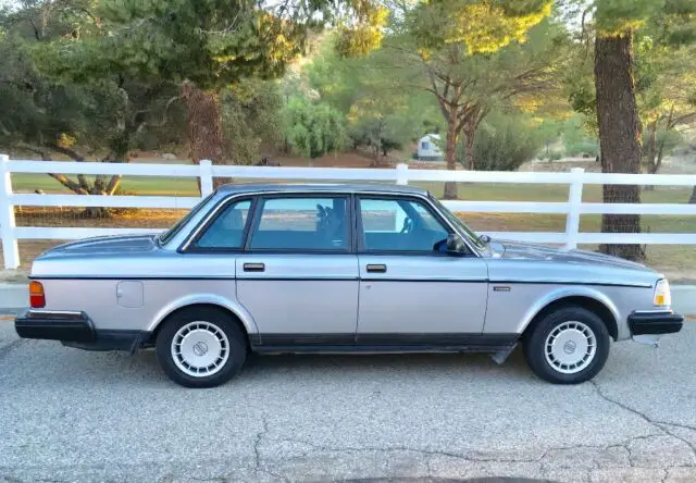 1989 Volvo 240 DL SEDAN (California)