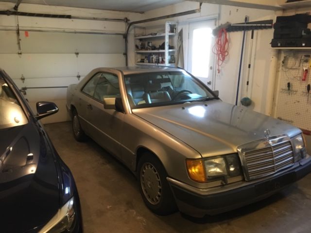 1990 Mercedes-Benz 300-Series