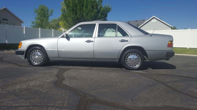 1990 Mercedes-Benz 300-Series 300 E