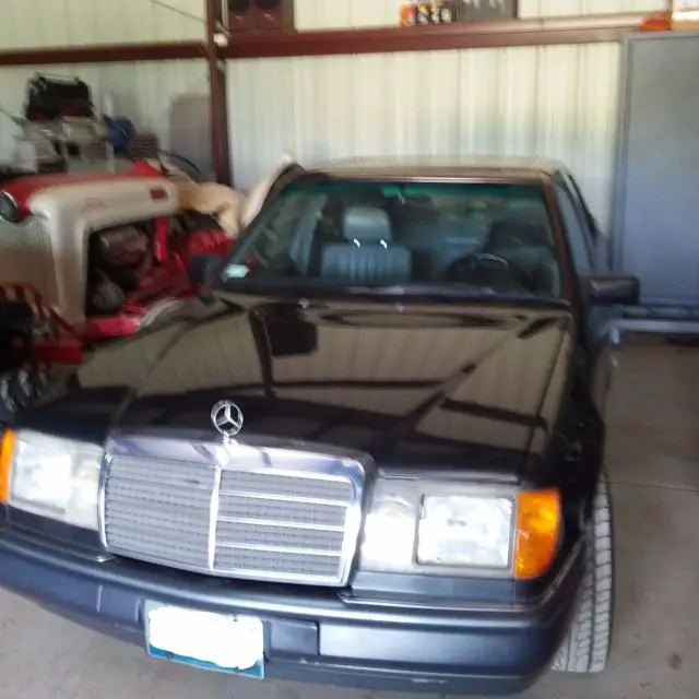 1990 Mercedes-Benz 300-Series