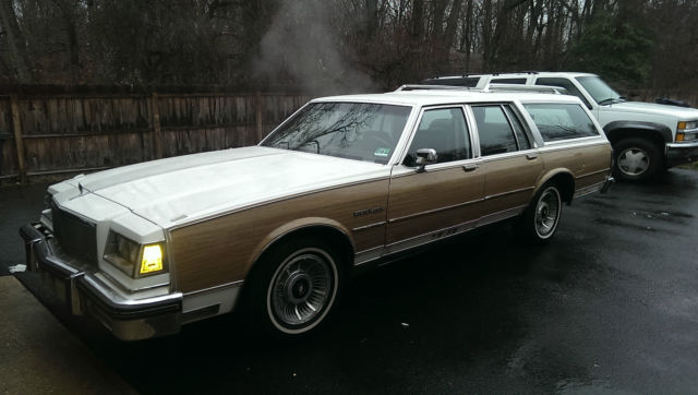 1990 Buick LeSabre Estate Wagon White with Brown panel