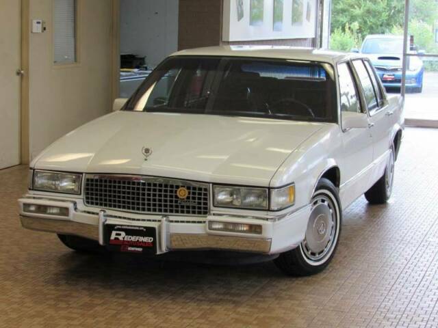 1990 Cadillac DeVille Base 4dr Sedan