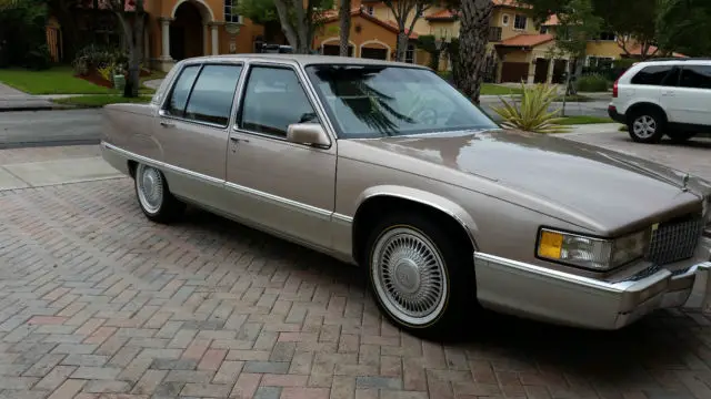 1990 Cadillac Fleetwood 4dr Sedan