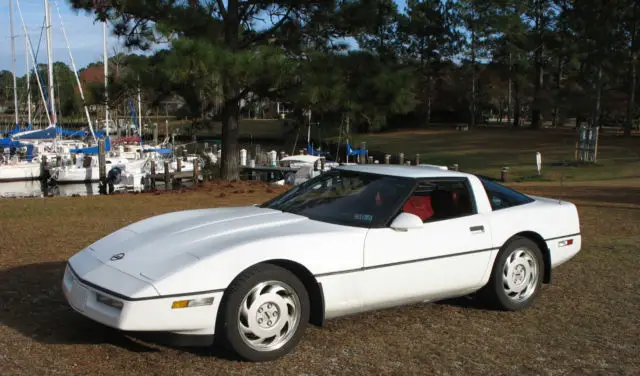 1990 Chevrolet Corvette Base 2dr Hatchback