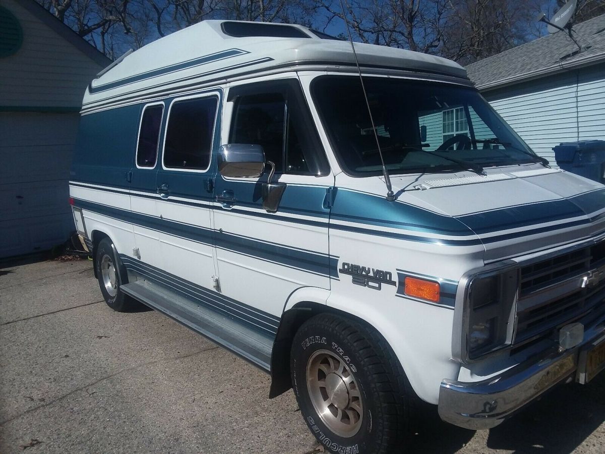 1990 Chevrolet G20 Van G20 Chevy VanPlus Camper, with full Camp Site set-up