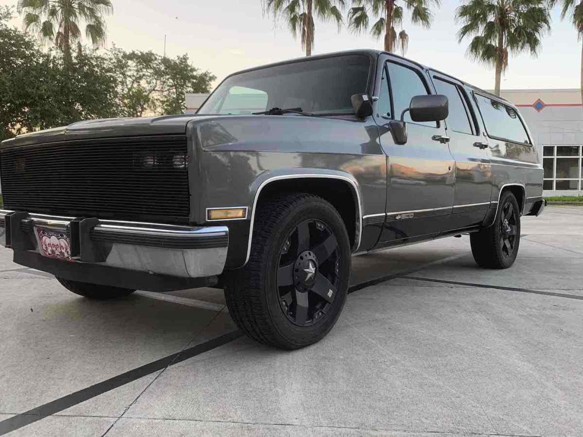 1990 Chevrolet R1500 Suburban R1500