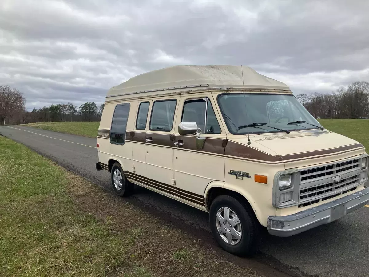 1990 Chevrolet G10 Rocky ridge weekender camper