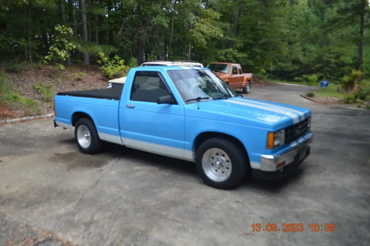 1900 Chevrolet S-10 white stripe