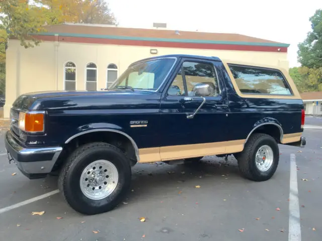 1990 Ford Bronco Custom Sport Utility 2-Door