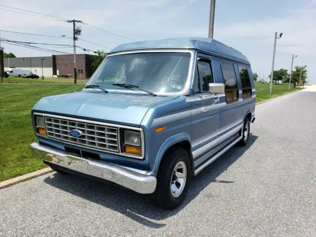 1990 Ford E-Series Van E-150