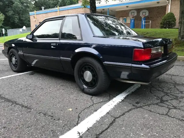 1990 Ford Mustang 5.0 sedan