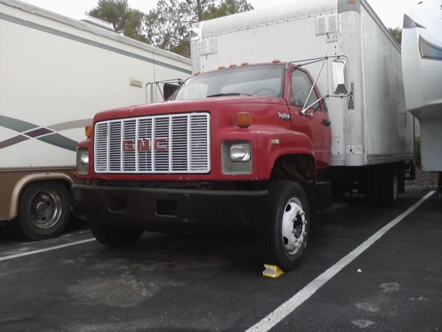 1990 GMC C7H042 Standard Cab w/Box