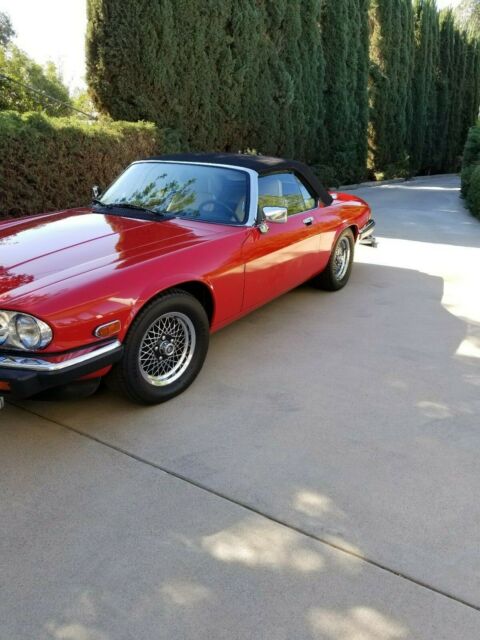 1990 Jaguar XJS tan leather with red piping
