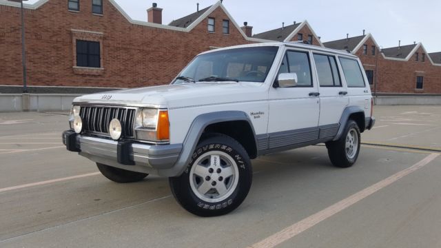 1990 Jeep Cherokee Laredo Sport Utility 4-Door