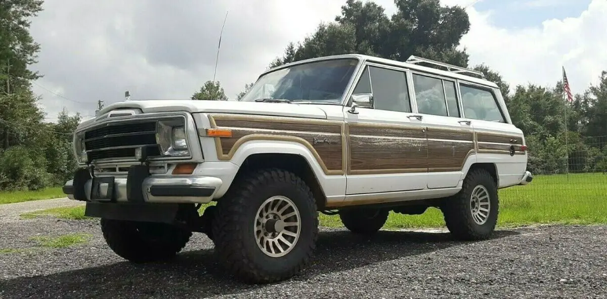 1990 Jeep Wagoneer loaded