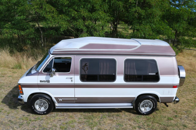 1990 Dodge Ram Van Conversion Winnebago trick van