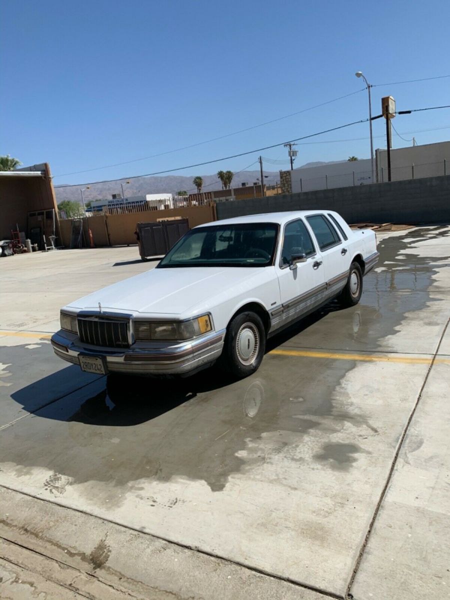 1990 Lincoln Town Car