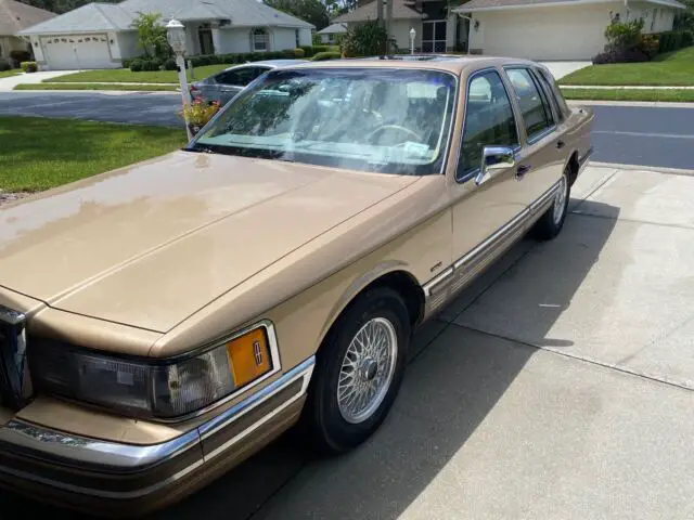 1990 Lincoln Town Car SIGNATURE