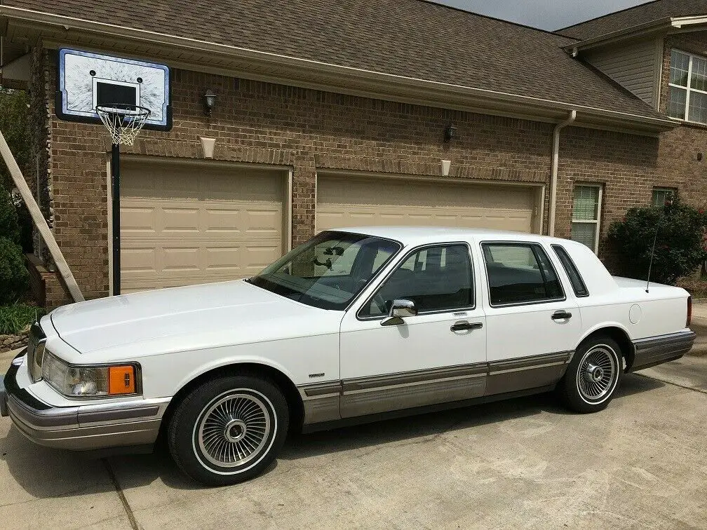 1990 Lincoln Town Car SIGNATURE