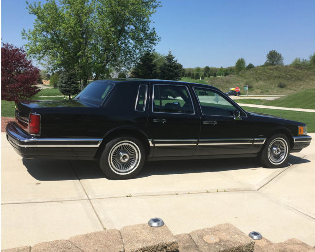 1990 Lincoln Town Car Black