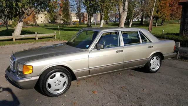 1990 Mercedes-Benz S-Class W126 body LWB