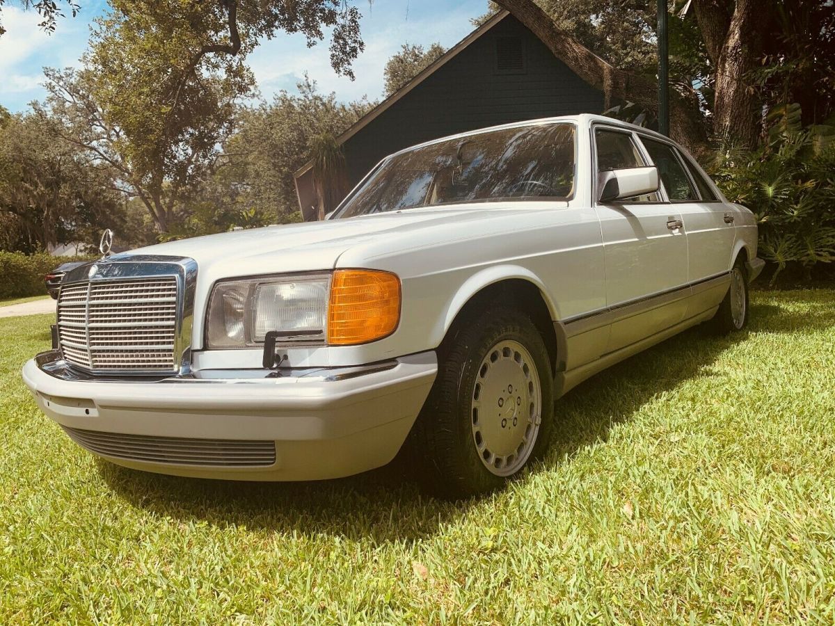 1990 Mercedes-Benz 400-Series