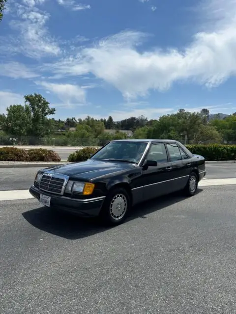 1990 Mercedes-Benz 300-Series E