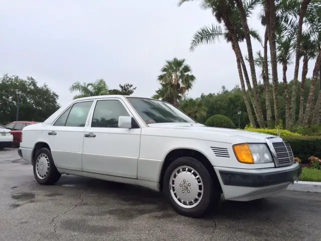 1990 Mercedes-Benz 300-Series