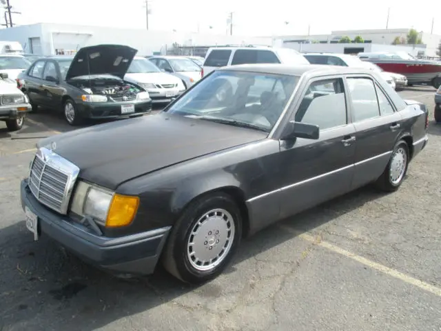 1990 Mercedes-Benz 300-Series