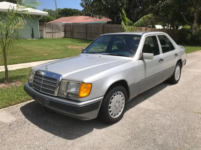 1990 Mercedes-Benz 300-Series