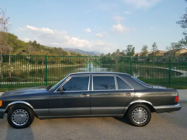 1990 Mercedes-Benz 400-Series