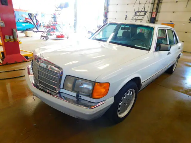 1990 Mercedes-Benz 400-Series