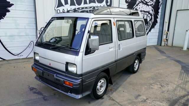 1909 Mitsubishi U18 Mini Cab Super Aero Micro Van