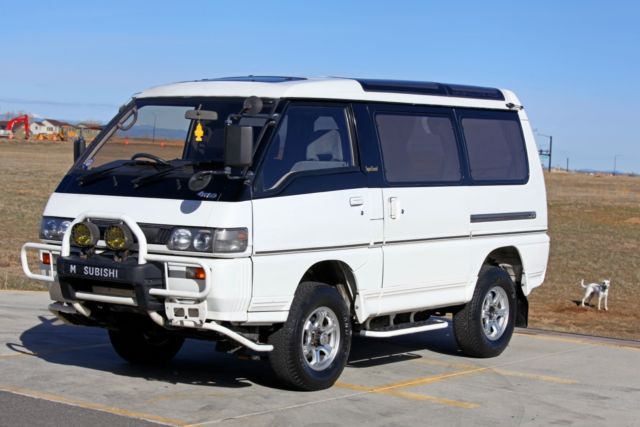 1900 Mitsubishi Delica