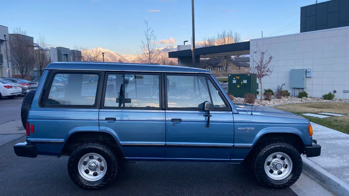 1990 Mitsubishi Montero LS