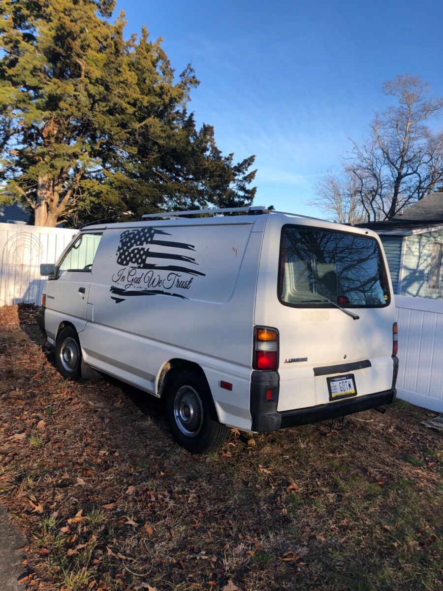 1990 Mitsubishi Van