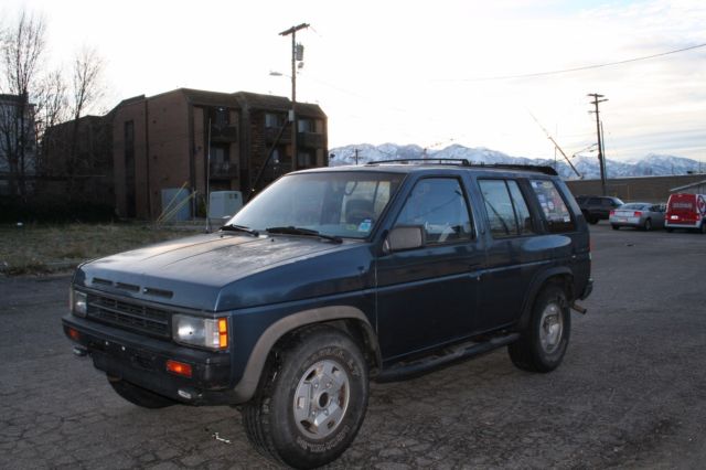 1990 Nissan Pathfinder SE