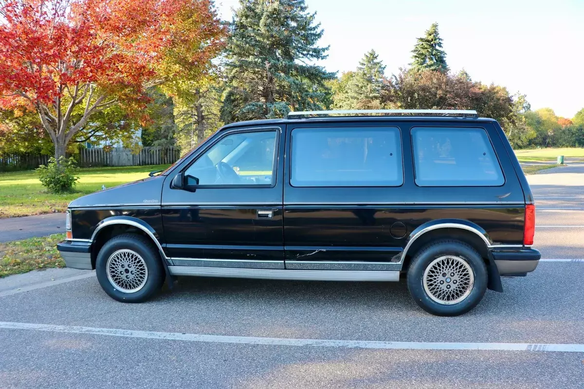 1990 Plymouth Voyager LX