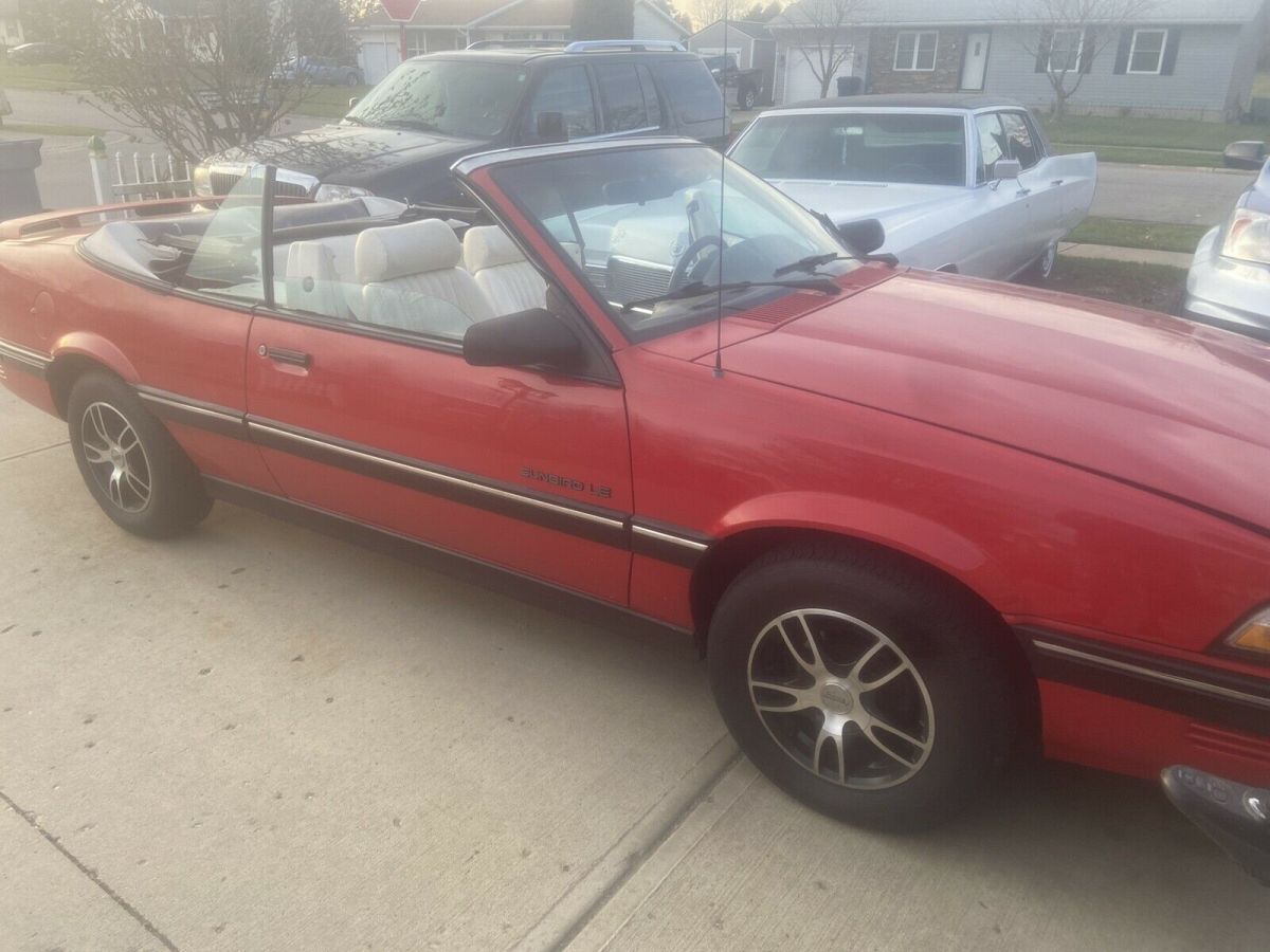 1990 Pontiac Sunbird LE