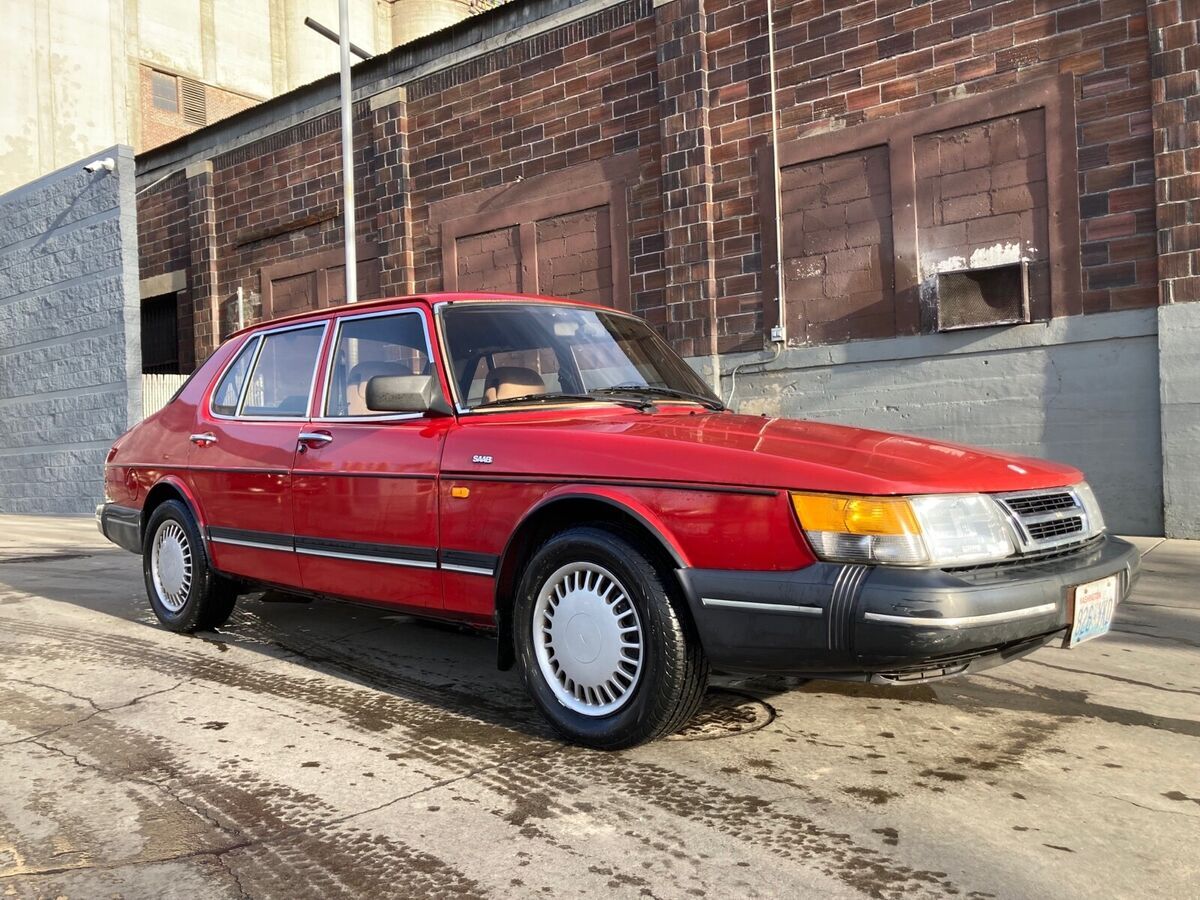 1990 Saab 900