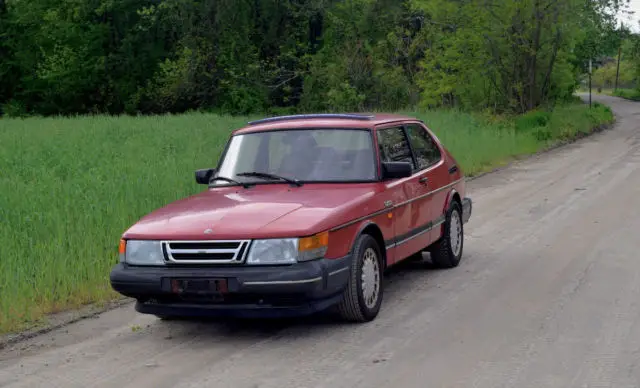 1990 Saab 900