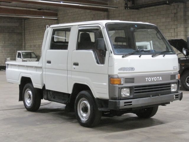 Купить вд грузовик. Toyota Dyna 4wd Double Cab. Toyota Hiace 1990 4wd. Toyota Hiace Truck 4wd. Toyota 4wd 1990.