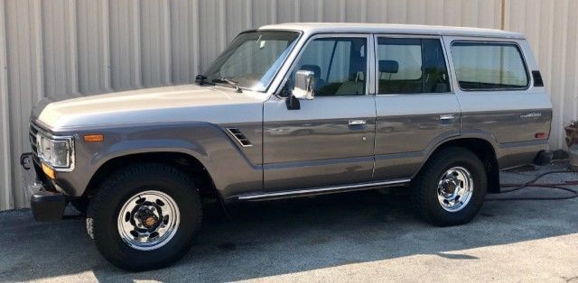 1990 Toyota Land Cruiser Base Sport Utility 4-Door