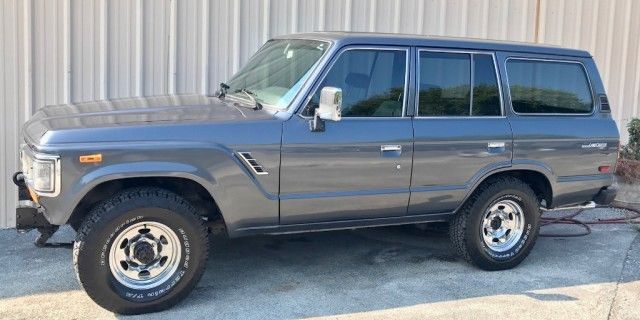 1990 Toyota Land Cruiser Base Sport Utility 4-Door