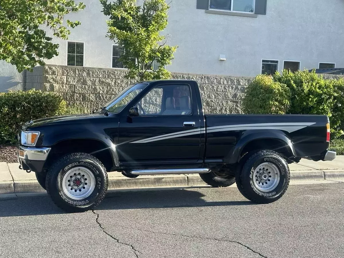 1990 Toyota Pickup 1/2 TON SHORT WHEELBASE DLX